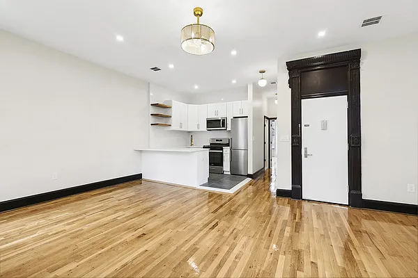 Rented by The Privelege Group | media 8