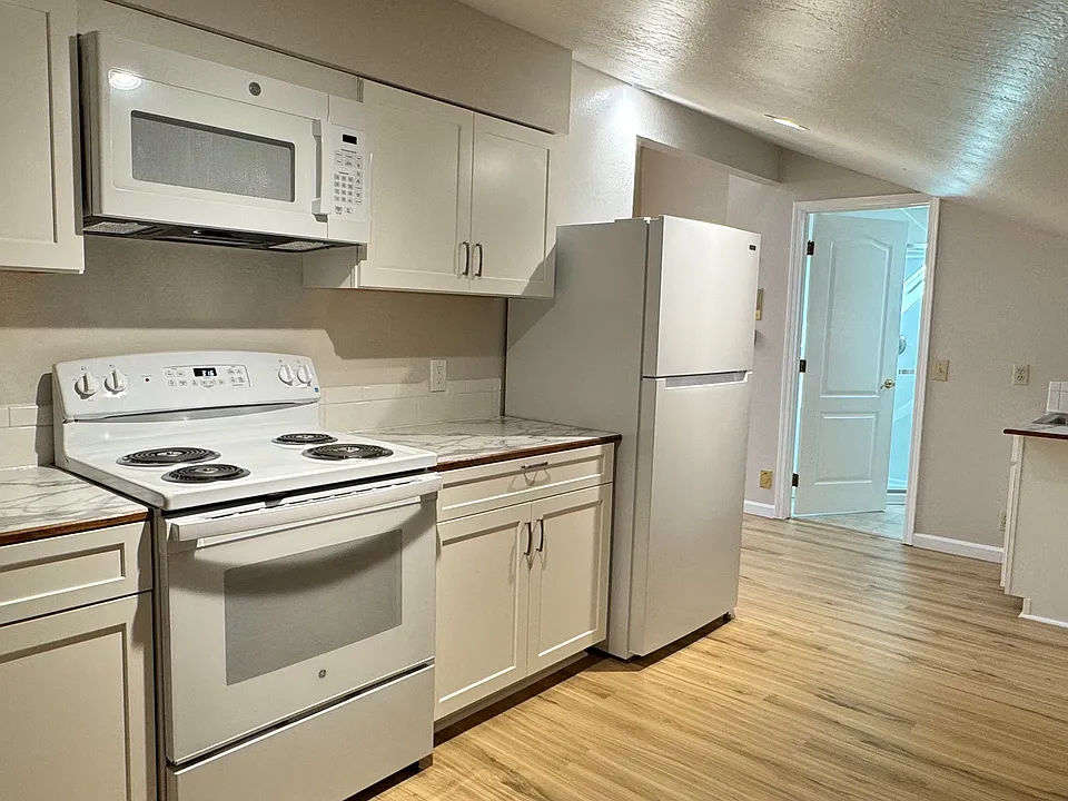 19435 Victoria Dr #2