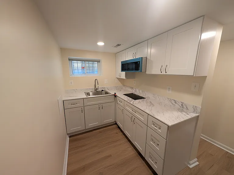 13th St NW — Photo 9