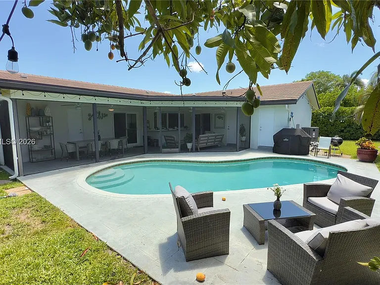 2411 NW 31st St — Photo 40