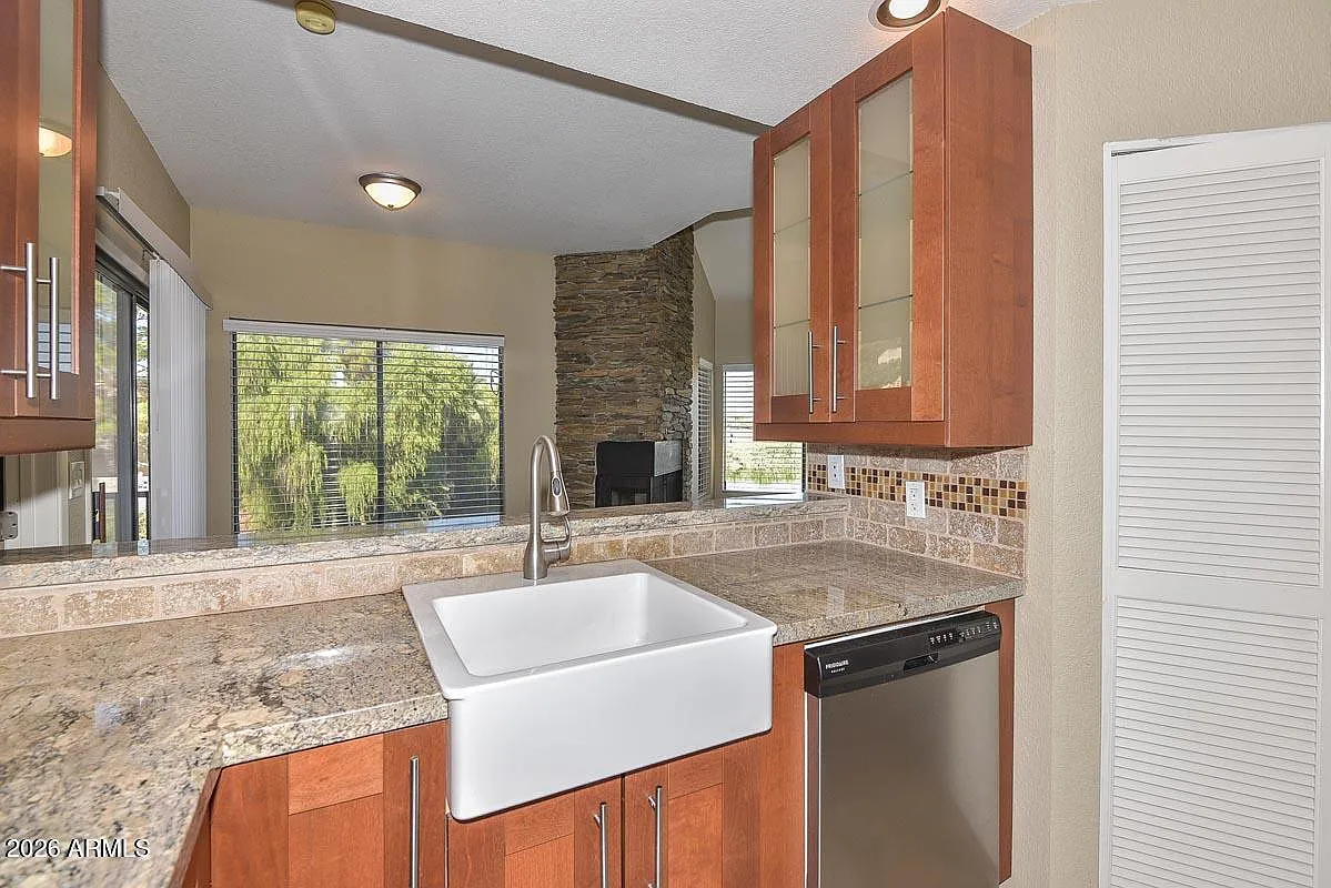 2 bed, 1.0 bath, 888 sqft, $1,450 — Photo 4