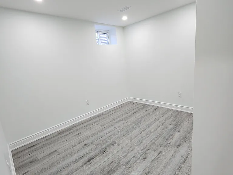 67 Calabria Dr #BASEMENT — Photo 6