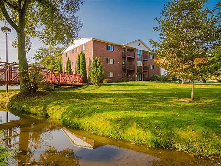 Creek Club Apartments — Photo 2