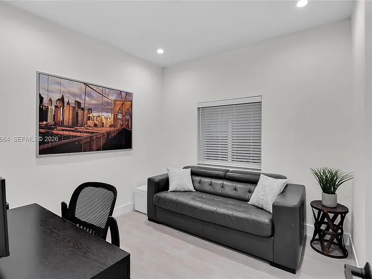 1786 SW 9th St #1 — Photo 11