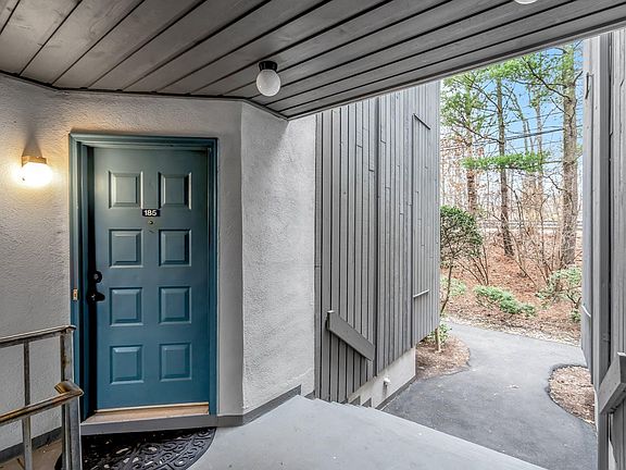 2nd image of 185 Redwood Ct #185