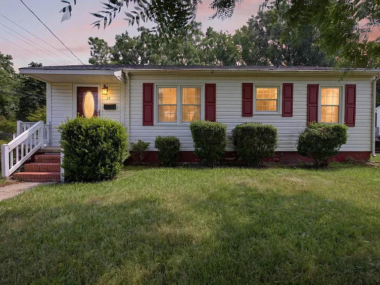 21 Aspenwood Dr — Photo 1