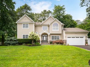 38 Landing Ln, Port Jefferson, NY 11777