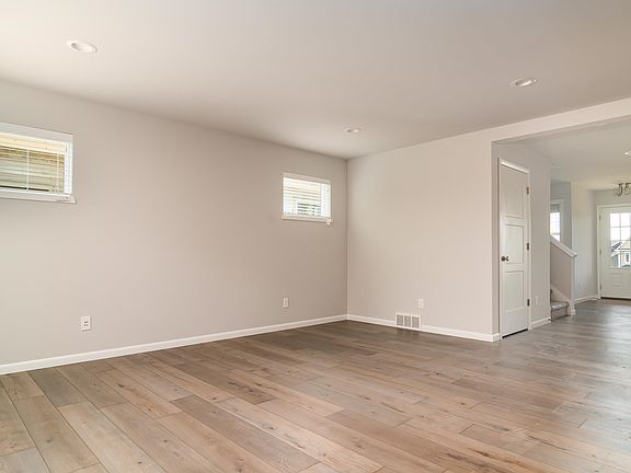 3rd image of 668 Hillcrest Dr