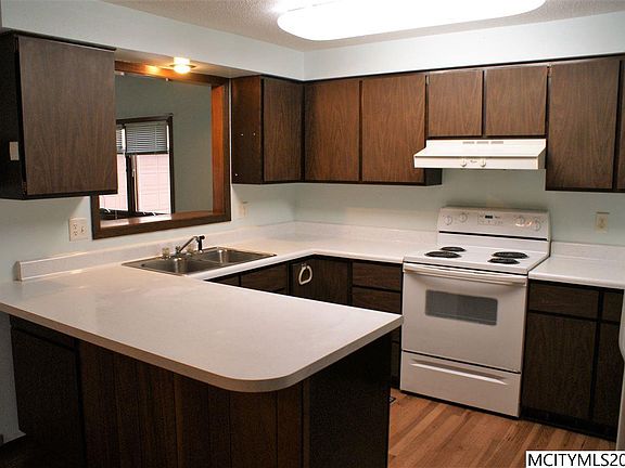4th image of 919 13th St SE