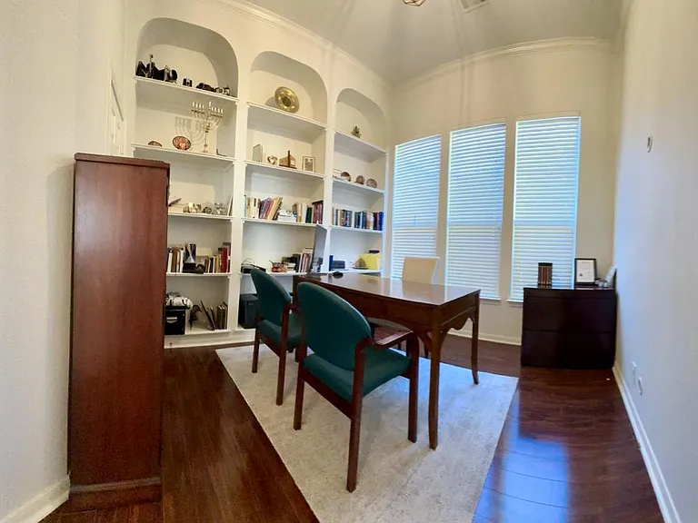Office / fourth bedroom with closet