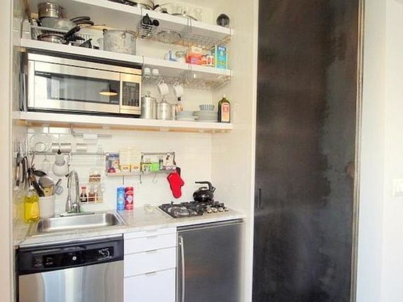 3rd image of 317 E 18th St APT 6A