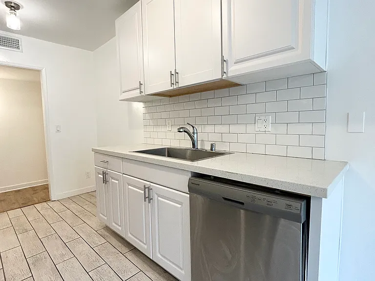 2038 S Bentley Ave #103 — Photo 3