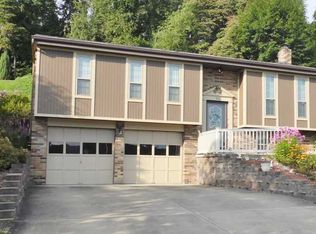 320 Grouse Dr, Elizabeth, PA 15037