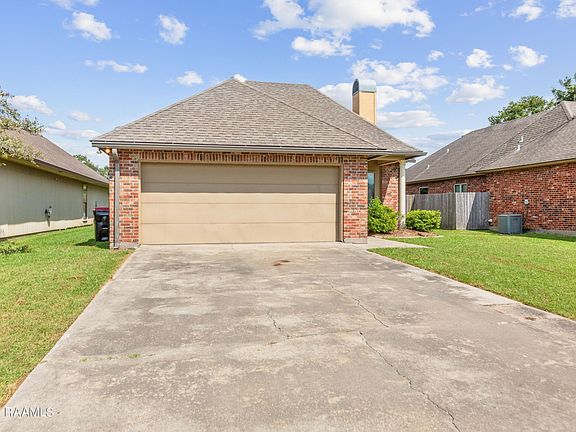 3rd image of 142 Legend Creek Dr