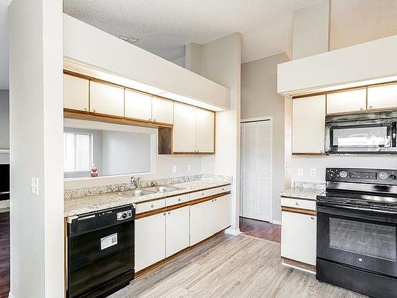2nd image of 1608 S Golfview Dr