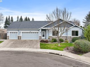 2363 Thomas Ct, Hubbard, OR 97032