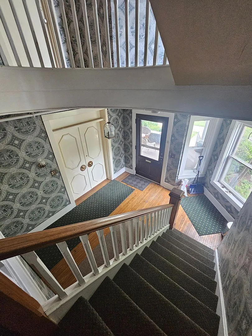 333 West 6th Street — Photo 2