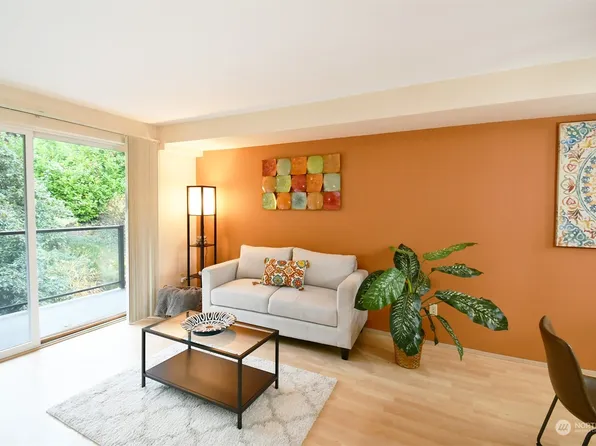 3022 SW Bradford Street #302, Seattle, WA 98126