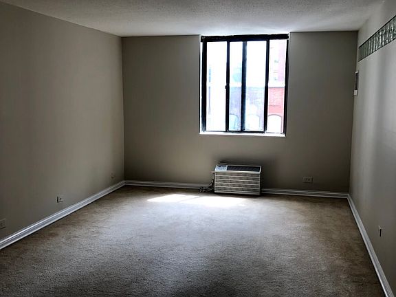 4th image of 1339 N Dearborn Pkwy #6F