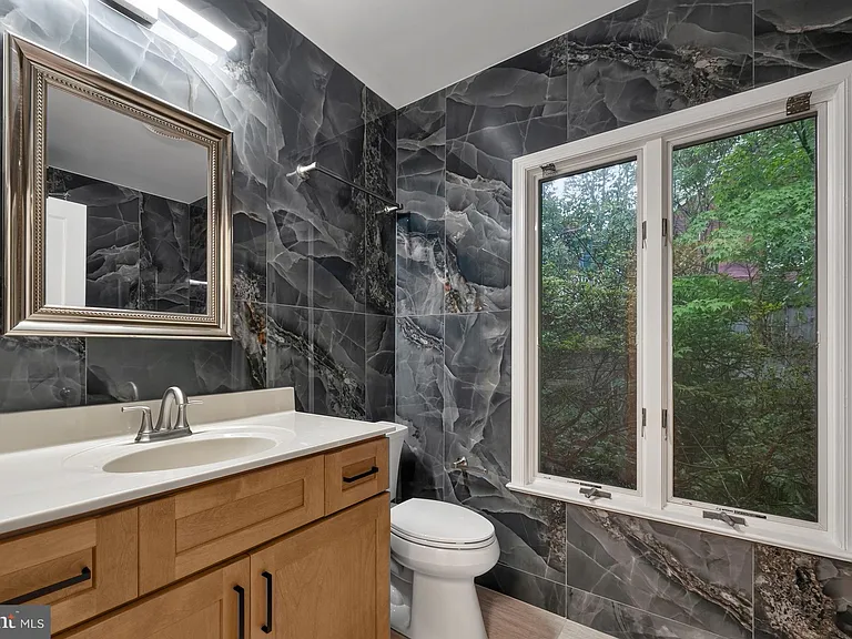 8023 Washington Ave — Photo 34