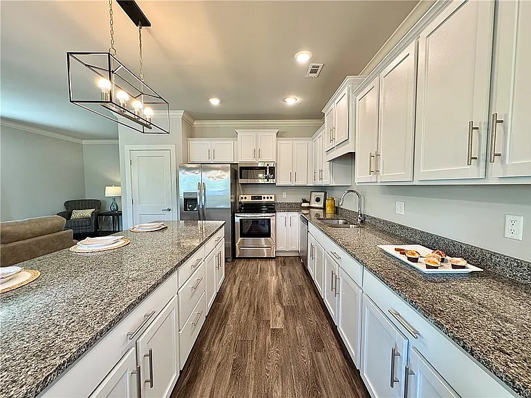 915 NE Heights Ln — Photo 8