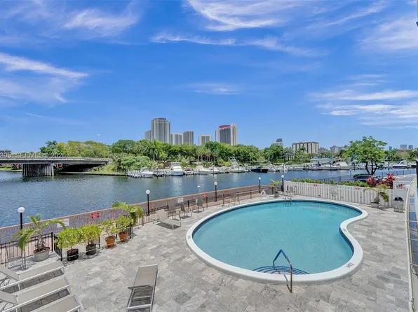 300 Diplomat Pkwy APT 204, Hallandale, FL 33009