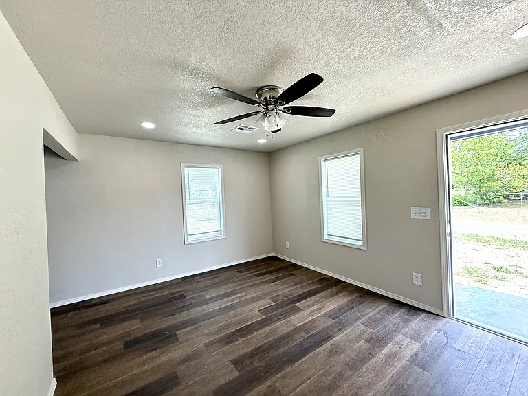 413 M St NE — Photo 8