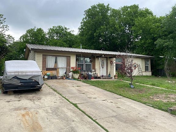 2nd image of 447 Kopplow Pl