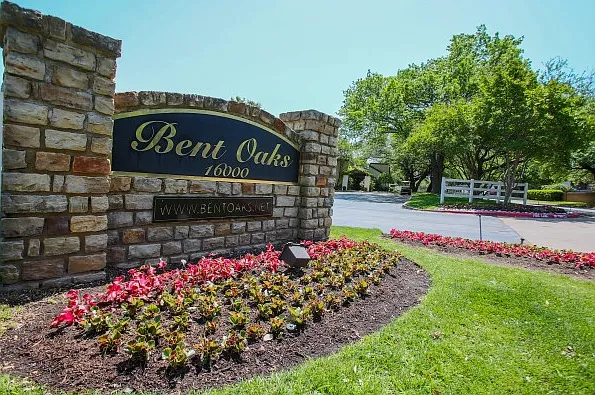 Bent Oaks Apartments — Photo 2