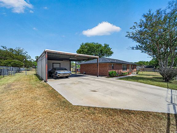 2nd image of 325 WENDY LN