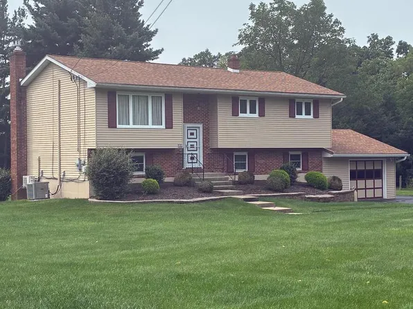 532 W 5th St, Pennsburg, PA 18073