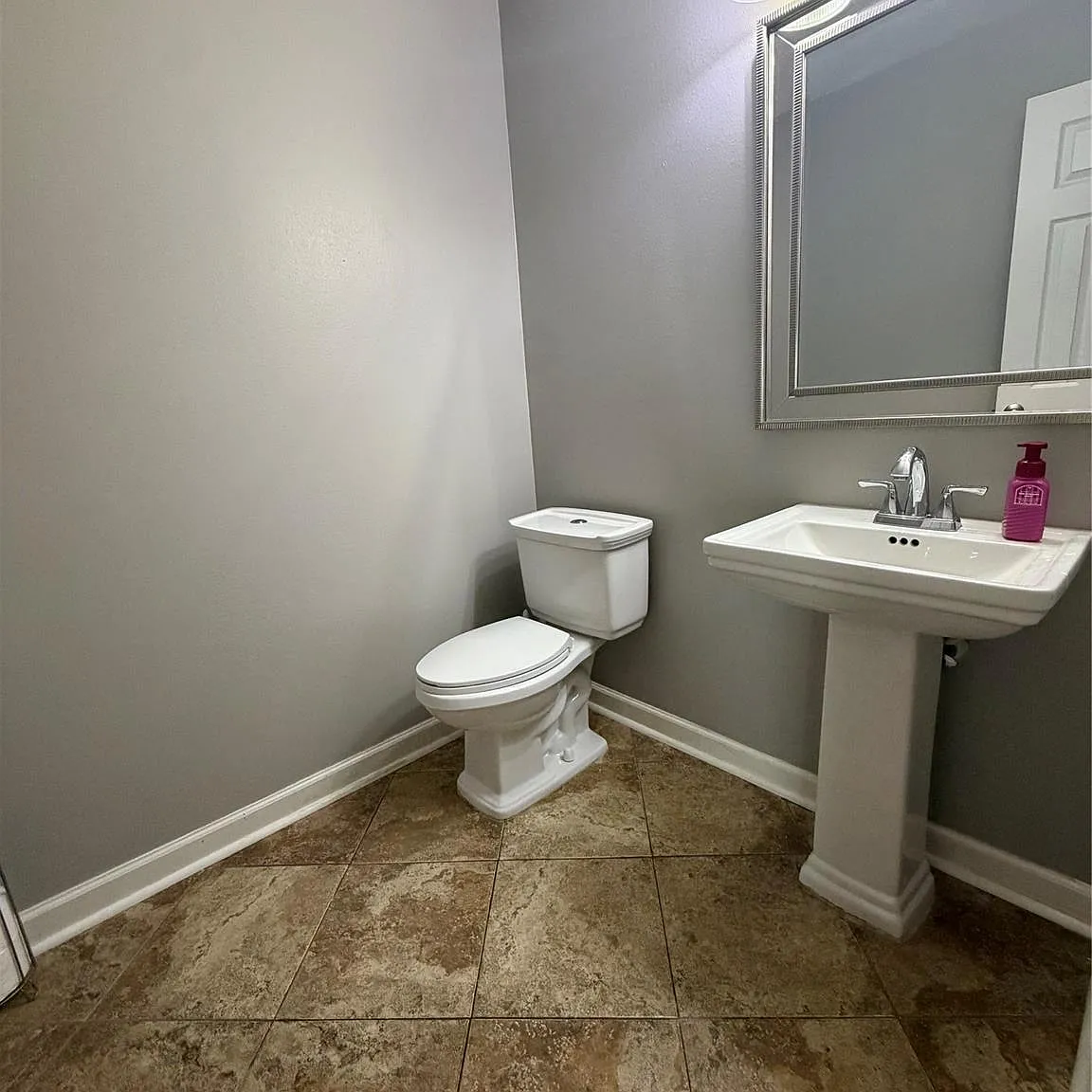 4 bed, 2.5 bath, 2886 sqft, $2,300 — Photo 4