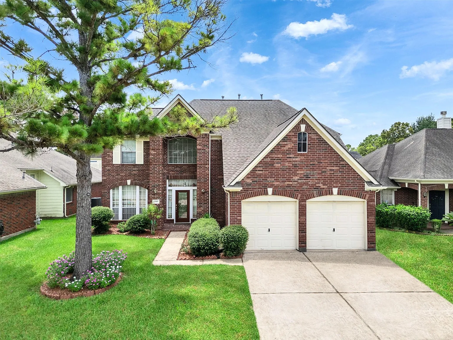 3 bed, 2.5 bath, 2195 sqft, $2,300 — Photo 2