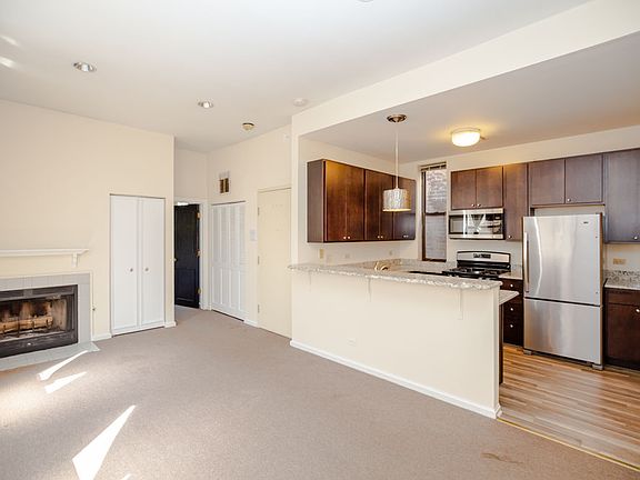 3rd image of 1907 N Sheffield Ave APT 3f