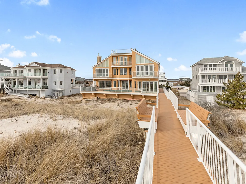 915 Dune Rd