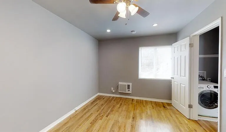 7016 1/2 Flight Ave — Photo 11