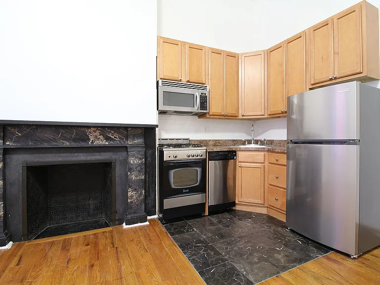 1429 Spruce St — Photo 21