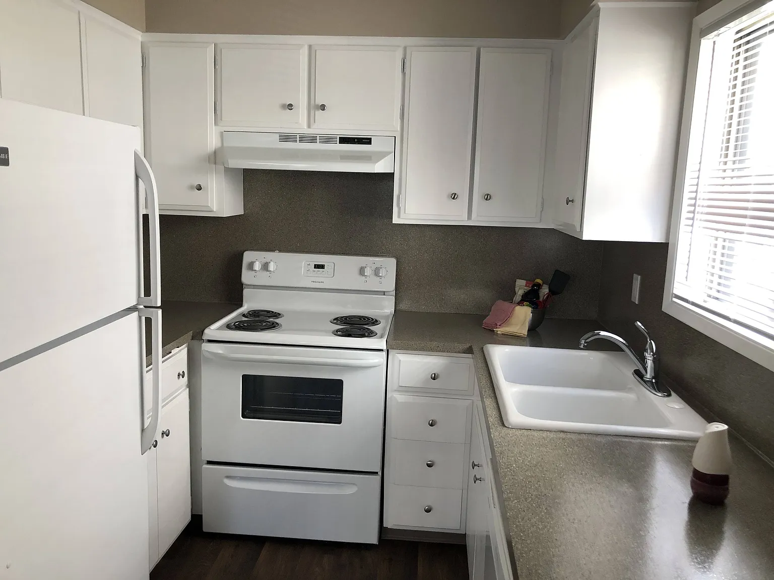 Town Terrace Apartments — Photo 4