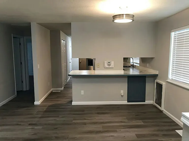 1410 S 32nd Ave — Photo 3