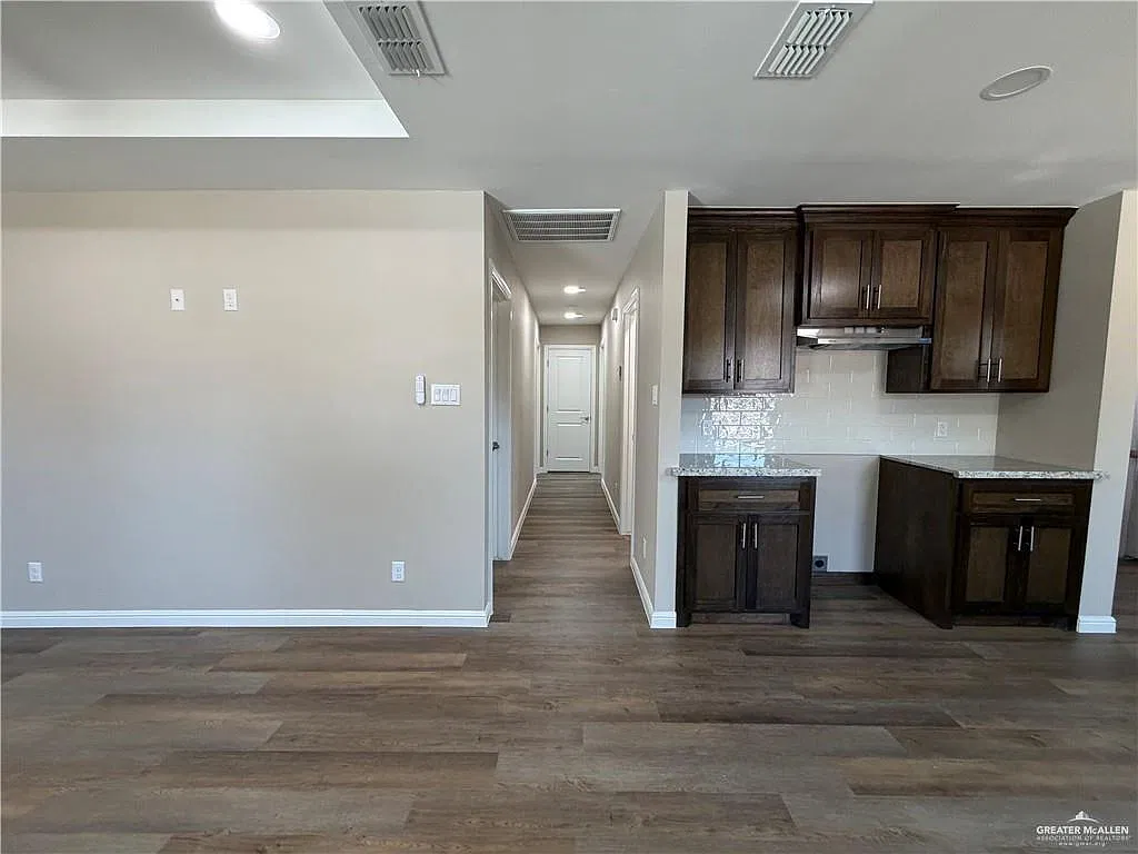 3 bed, 2.0 bath, 1000 sqft, $1,500 — Photo 3