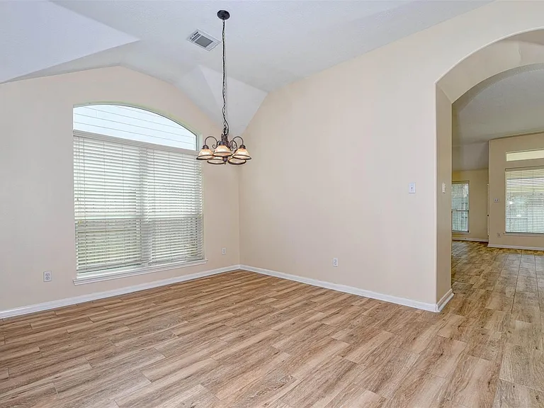 20826 Meadowhill Dr — Photo 25