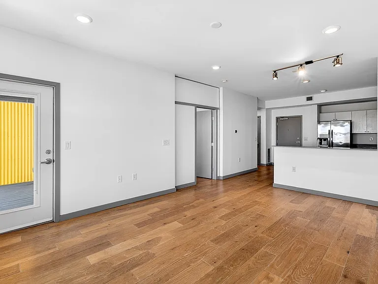 400 Herron Dr #21 — Photo 8