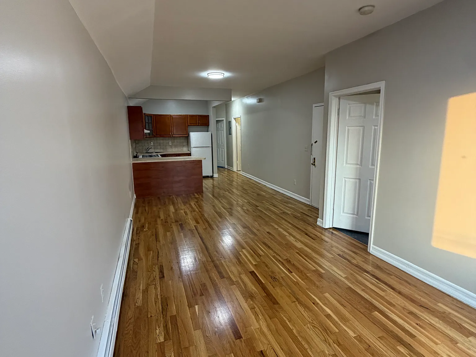 3 bed, 1100 sqft, $3,750 — Photo 3