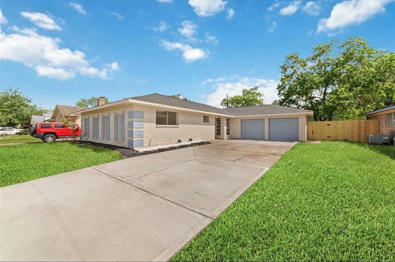 3 bed, 2.0 bath, 1716 sqft, $3,250 — Photo 2