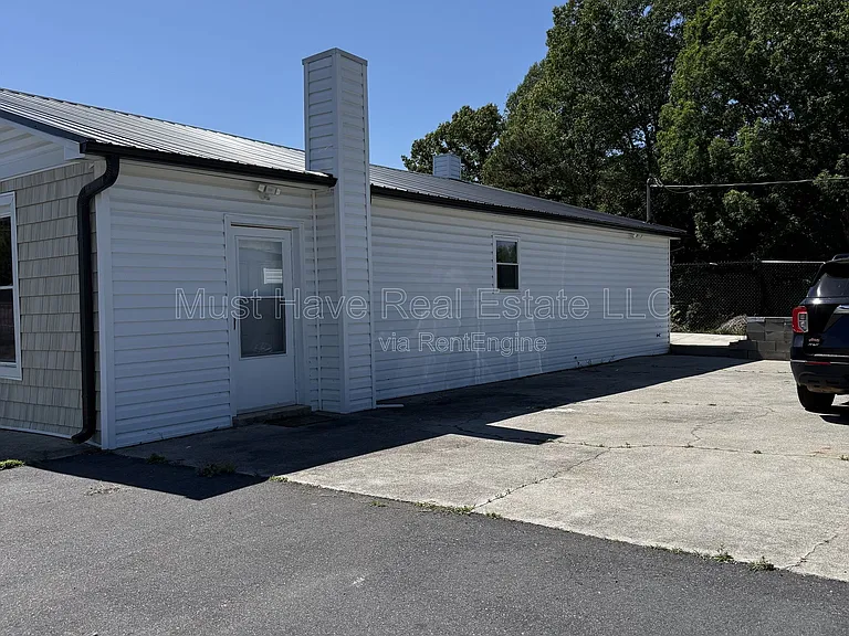 404 W Main St #B — Photo 2