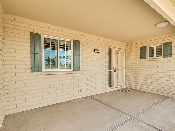 3rd image of 4027 E Clovis Cir