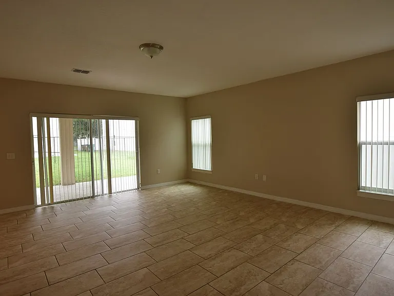 527 Bristol Cir — Photo 9