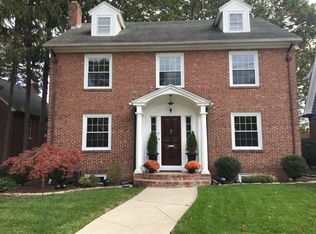 8 Edgewood Blvd, Cranston, RI 02905