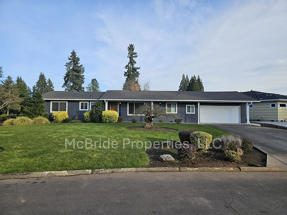 2590 N Maple Ct