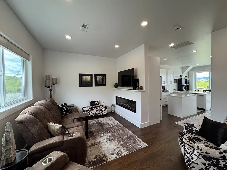 872 Lundeen Rd — Photo 4